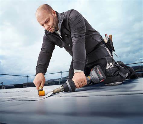 锂电塑料焊枪MH7应用在屋面防水施工